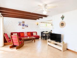 Logan's Beach House - 4