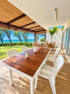 Logan's Beach House - 8