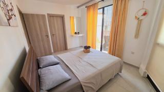 Central 2BR Apt with Huge Balcony & Views - Larnaca - 8