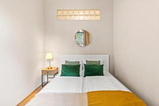 Spacious 2BR apartment near U3 metro - 1