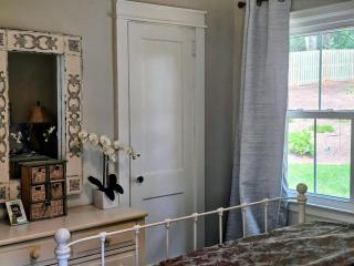 Adorable updated cottage in the heart of Decatur! - 1