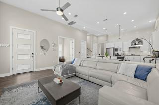 Spacious 3BR Home Near Samsung Tesla and Amazon Sleeps 8 - 6