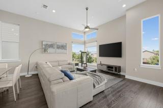 Spacious 3BR Home Near Samsung Tesla and Amazon Sleeps 8 - 5