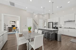 Spacious 3BR Home Near Samsung Tesla and Amazon Sleeps 8 - 2