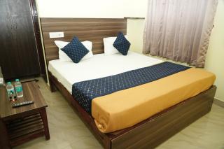 Hotel Golden Comforts - 4
