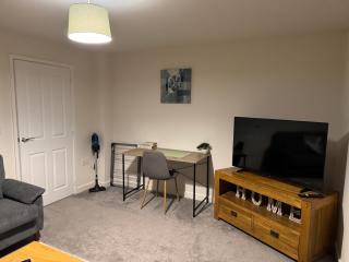 Near Rolls Royce | Big Beds | Wi-Fi | Driveway | 6 - 1