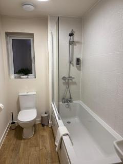 Near Rolls Royce | Big Beds | Wi-Fi | Driveway | 6 - 5