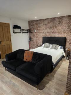 The Snug Bourne - 1
