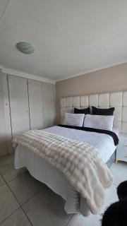 The Cozy and warm 2 bed on 8th road - 0