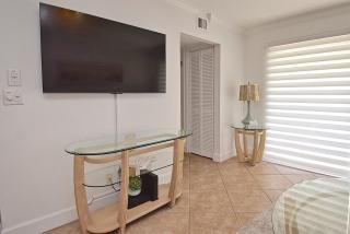 Just renovated 10 minute walk to #1 Siesta Beach Garden view, WIFI - 8
