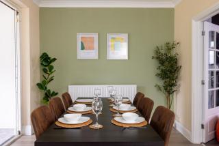 Perfect Booking 3 Bed Bristol Home with Free Parking - 1