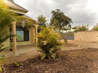 Upendo's Home - Earth-Toned Haven in Arusha - 4