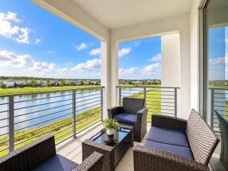 Lovely 2BR Lakeview Condo with 2 clubhouses - 9