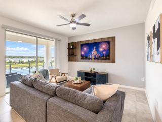Lovely 2BR Lakeview Condo with 2 clubhouses - 8