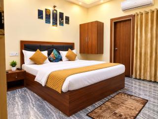 Hotel Brij Stay - A Luxury Property in Vrindavan #Near Prem Mandir #Parking #AC Rooms #Peaceful Location #Couple Friendly - 8