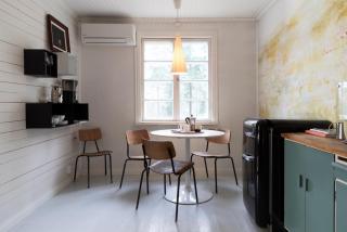 Bright and atmospheric apartment in a hundred year-old log house - 8