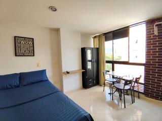 Apartamento en Medellín amplio y cómodo disponible para tres personas - 0