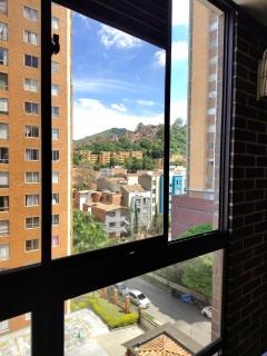 Apartamento en Medellín amplio y cómodo disponible para tres personas - 2
