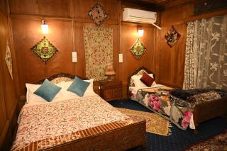 Houseboat Mughal suit - 4