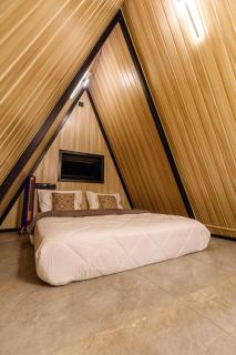 Triangle Hideaway by StayJade Pool Nr Airport - 2