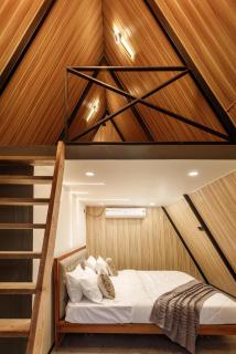 Triangle Hideaway by StayJade Pool Nr Airport - 1