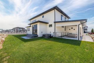Wasatch Oasis-Patio-Kitchen - 8