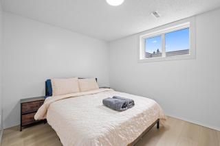 Calgary YYC Airport Basement Suite - 4
