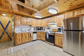 Cozy Bear Cabin-River-AC-Swing - 3