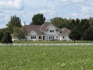 Luxury Farmhouse Sports Paradise - 4