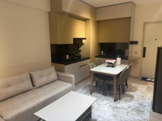 Luxury 2-Bedroom Apartment with Lake & Mountain View - 3