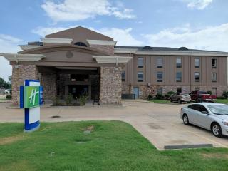 Holiday Inn Express & Suites Cleveland - 0