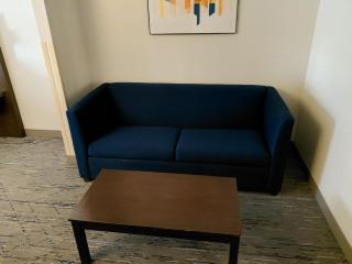 Holiday Inn Express & Suites Cleveland - 8