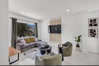 The Luxury Miami Vice Mansion Heated pool and spa - 8