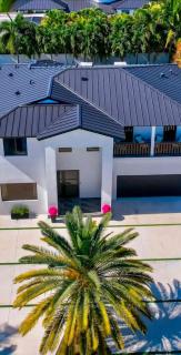 The Luxury Miami Vice Mansion Heated pool and spa - 5