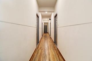 Townhouse Ecity Inn - 1