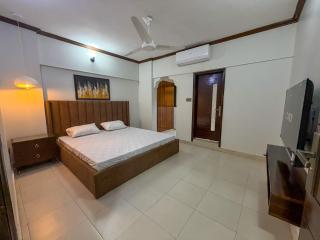 Executive Apartment - Main Shahrah-e-Faisal - 4