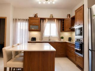 Stylish 2-Bedroom Apartment, Near Valletta - 4