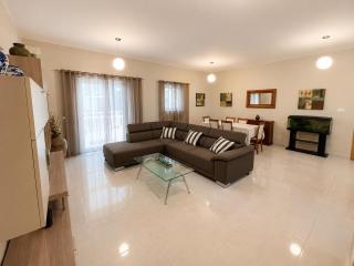 Stylish 2-Bedroom Apartment, Near Valletta - 5