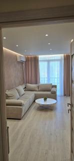 The Avenue - 9