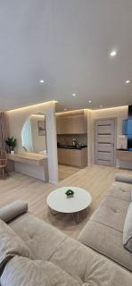 The Avenue - 8