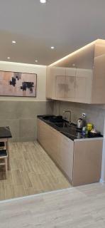 The Avenue - 4