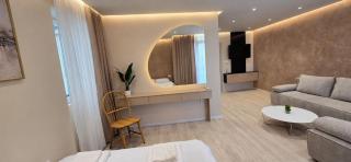 The Avenue - 7