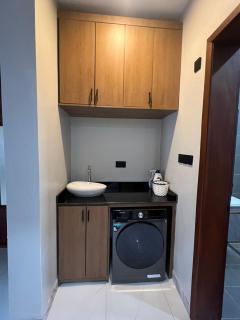 J&S Suites Kiwatule - 1
