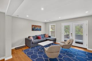 Central Convenient Home with Free Parking #DCottage - 8