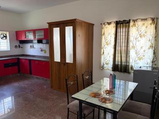 Cozy Court -2BHK-950m from Hosa road metro station - 9