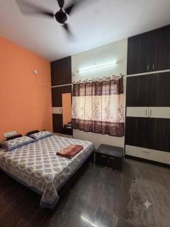 Cozy Court -2BHK-950m from Hosa road metro station - 7