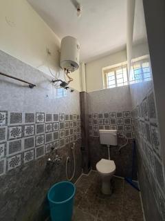 Cozy Court -2BHK-950m from Hosa road metro station - 5