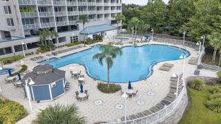 Relaxing lakefront condo near attractions with AC, hot tub, pool & lake view - Orlando - 9