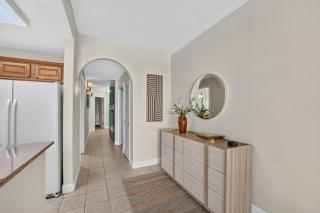 Relaxing lakefront condo near attractions with AC, hot tub, pool & lake view - Orlando - 6