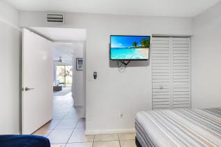 Cool Waves Oceanfront Retreat - St Augustine Beach 2 Pools 5 Hot Tubs! On the Beach - 4